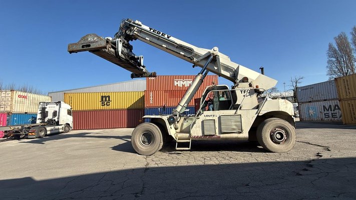 Reach stacker - TFC45