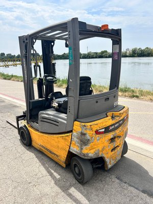 Chariot élévateur électrique Jungheinrich EFG318K