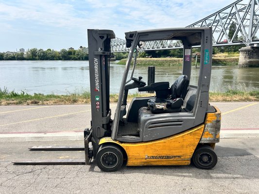 Chariot élévateur électrique Jungheinrich EFG318K