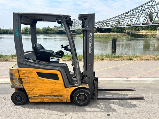 Chariot élévateur électrique Jungheinrich EFG318K