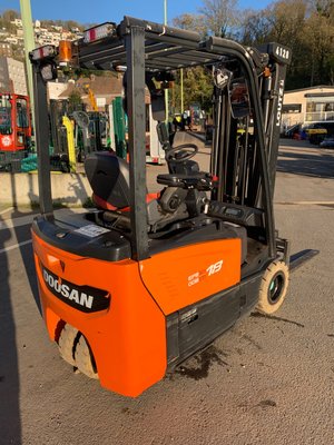 Chariot élévateur électrique Doosan B18T-7