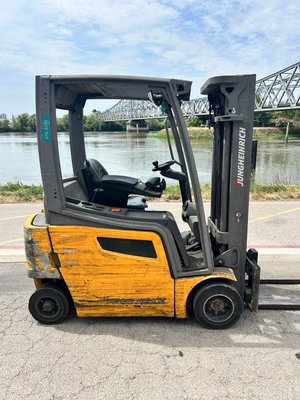 Chariot élévateur électrique Jungheinrich EFG318K