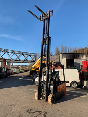 Chariot élévateur électrique Doosan B18T-7