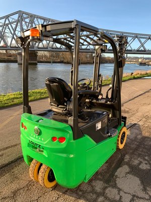 Chariot élévateur électrique CESAB B316L-II