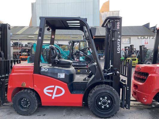 Chariot élévateur diesel EP Equipment CPCD30T8