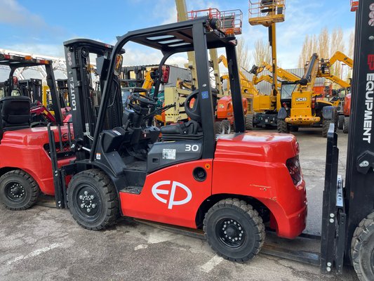 Chariot élévateur diesel EP Equipment CPCD30T8
