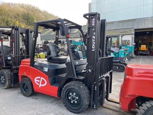 Chariot élévateur diesel EP Equipment CPCD30T8