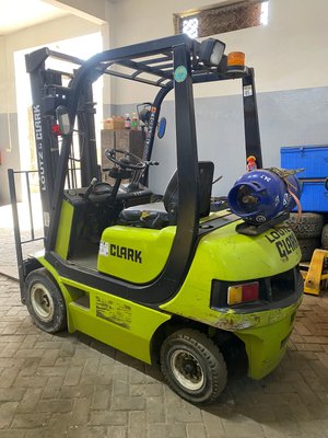 Chariot élévateur gaz Clark SF18L