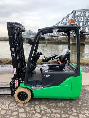 Chariot élévateur électrique - B320II