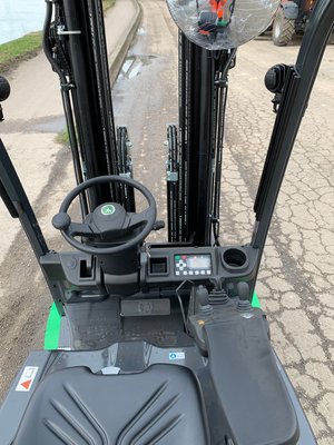 Chariot élévateur électrique CESAB B320II