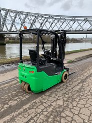 Chariot élévateur électrique CESAB B320II - 14