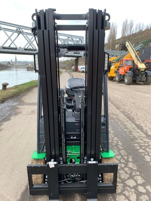 Chariot élévateur électrique CESAB B320II