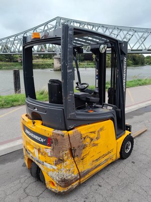 Chariot élévateur électrique Jungheinrich EFG 216k