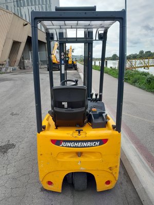 Chariot élévateur électrique Jungheinrich EFG113