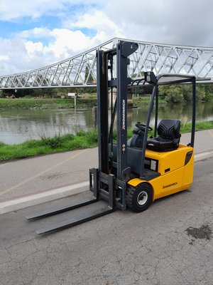 Chariot élévateur électrique Jungheinrich EFG113