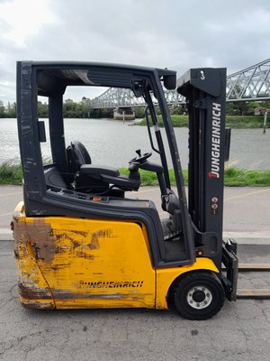 Chariot élévateur électrique Jungheinrich EFG 216k