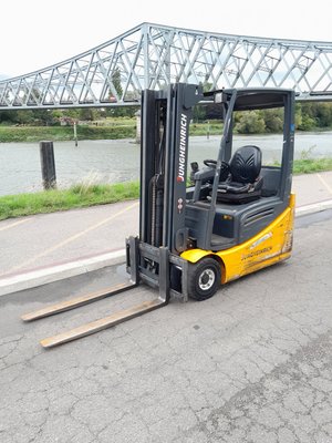 Chariot élévateur électrique Jungheinrich EFG 216k