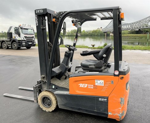 Chariot élévateur électrique Doosan B18T-7