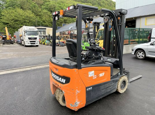 Chariot élévateur électrique Doosan B18T-7