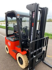 Chariot élévateur électrique EP Equipment EFL181 - 11