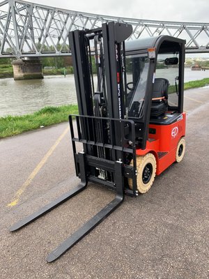 Chariot élévateur électrique EP Equipment EFL181