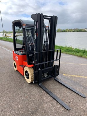 Chariot élévateur électrique EP Equipment EFL181