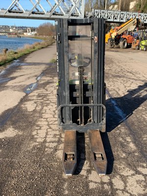 Gerbeur électrique Clark SX12