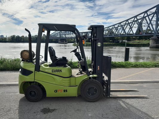 Chariot élévateur gaz Clark GTS 25 L
