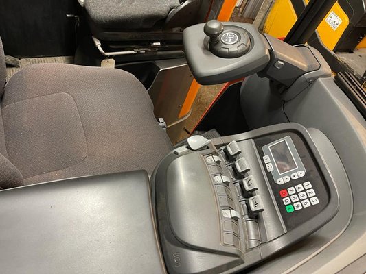 Chariot à mât rétractable BT RRE160