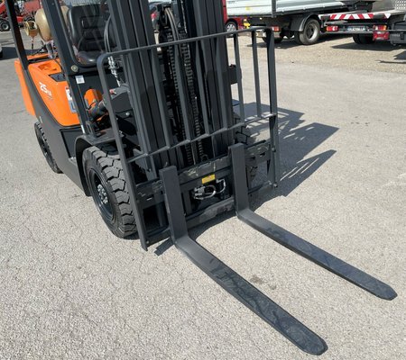 Chariot élévateur gaz Doosan G25GP