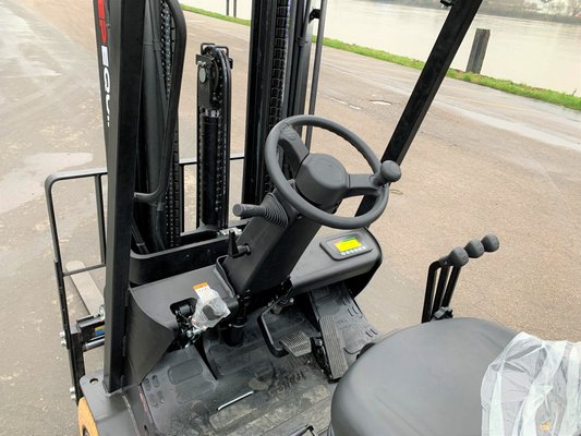 Chariot élévateur électrique EP Equipment CPD18TVL