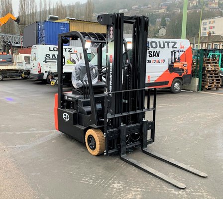 Chariot élévateur électrique EP Equipment CPD18TVL