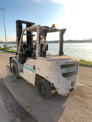 Chariot élévateur diesel UniCarriers DG1F4A50Q - 10