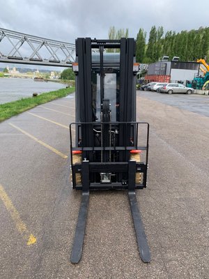 Chariot élévateur électrique EP Equipment EFL181