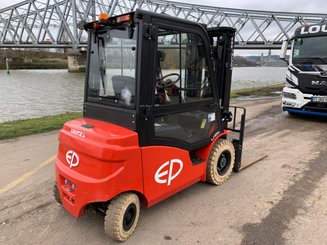 Chariot élévateur électrique EP Equipment EFL253 - 16