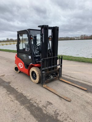 Chariot élévateur électrique EP Equipment EFL253