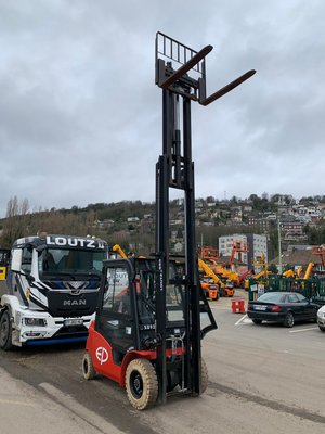 Chariot élévateur électrique EP Equipment EFL253