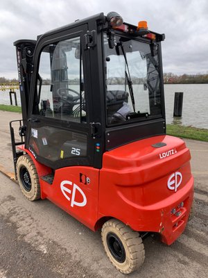 Chariot élévateur électrique EP Equipment EFL253
