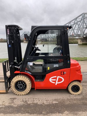 Chariot élévateur électrique - EFL253