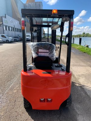 Chariot élévateur électrique EP Equipment EFL181