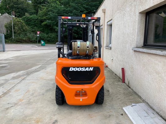 Chariot élévateur gaz Doosan G25NXP