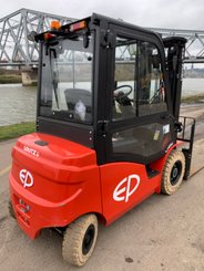 Chariot élévateur électrique EP Equipment EFL253 - 15