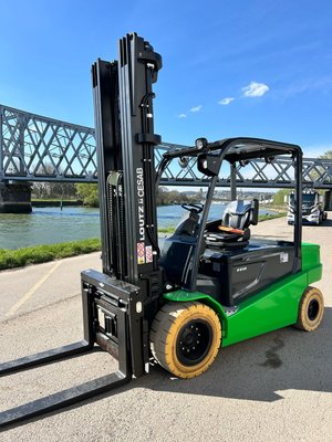 Chariot élévateur électrique CESAB B650