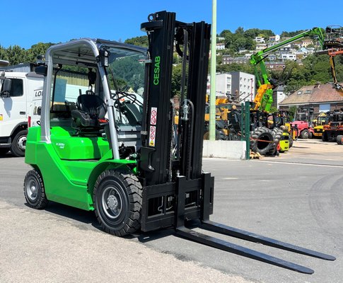 Chariot élévateur gaz CESAB M320H-GV