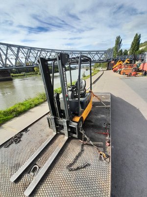Chariot élévateur électrique - EFG115