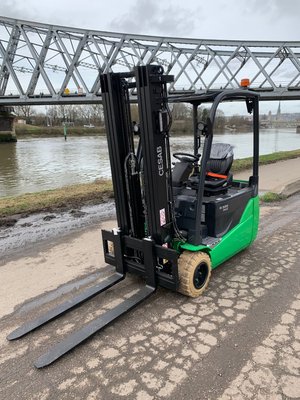 Chariot élévateur électrique CESAB B320II
