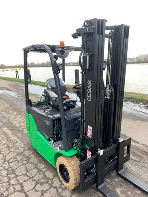 Chariot élévateur électrique CESAB B320II