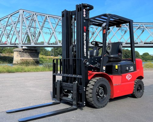 Chariot élévateur électrique EP Equipment EFL252