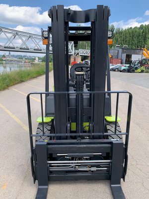 Chariot élévateur diesel Clark S35D