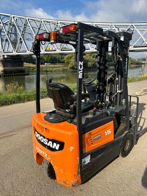 Chariot élévateur électrique Doosan B15T-7